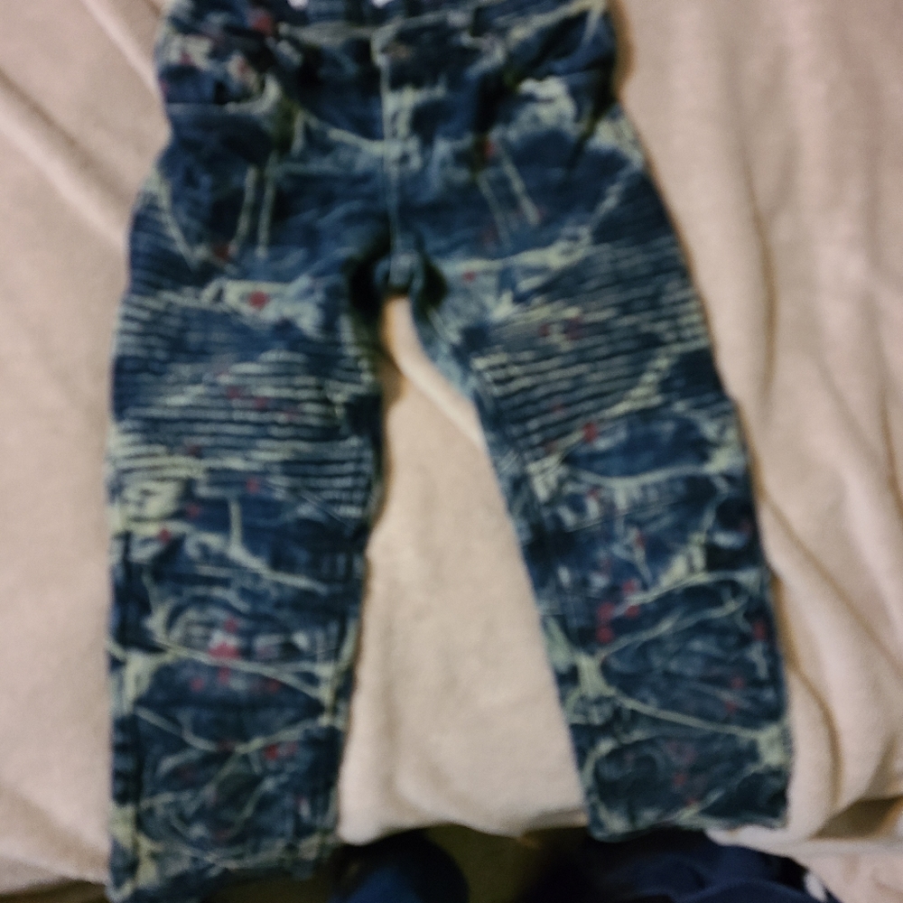 091025 Evolution In Design boys Distressed  Jeans Size 5. The length is 24 .the